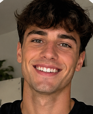 Álvaro G .